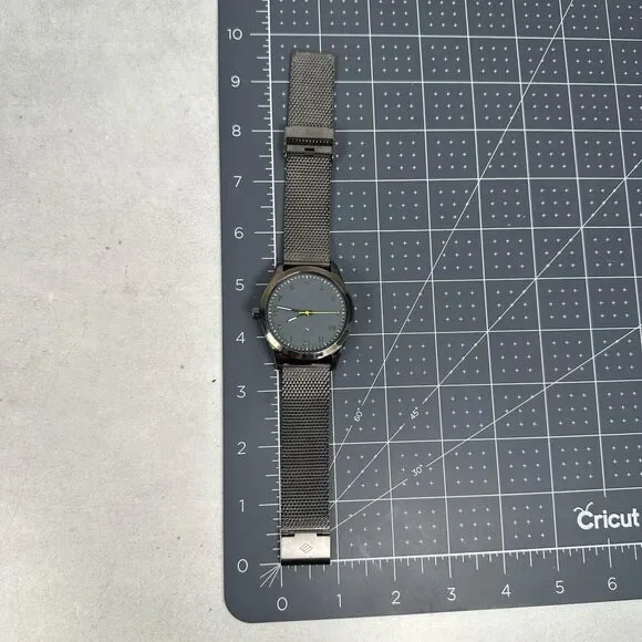 Joseph Abboud Watch Mens 43mm Round Gray Mesh Band Quartz Classic New Battery - Picture 11 of 11